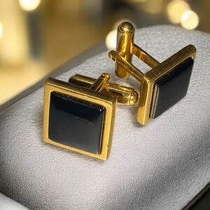 * Gold and Black onyx Square vintage Cufflinks